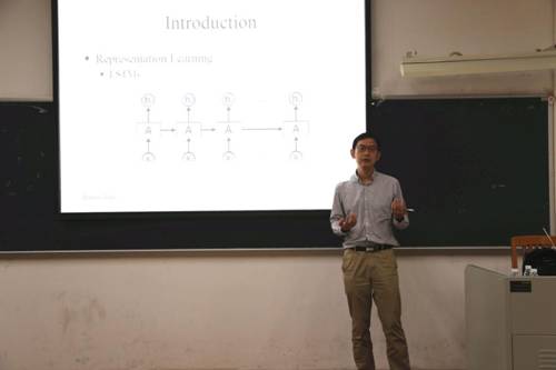 说明: 图1 张岳做学术讲座